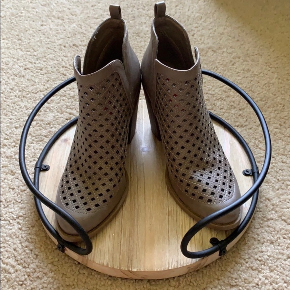 Unionbay perforated Rosy brown heel booties